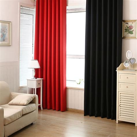 紅色窗簾